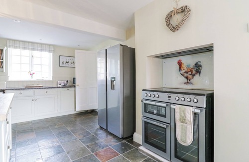 Ipswich Cottage | KNIGHTS FARM, pet friendly, character holiday cottage in Harkstead