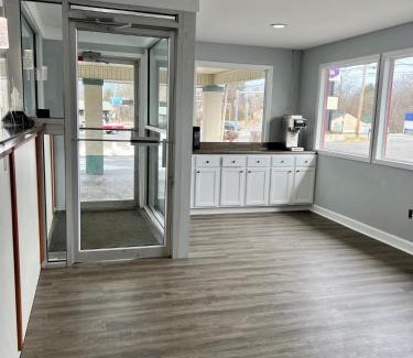 Madison Heights Hotel | Knights Inn Madison Heights