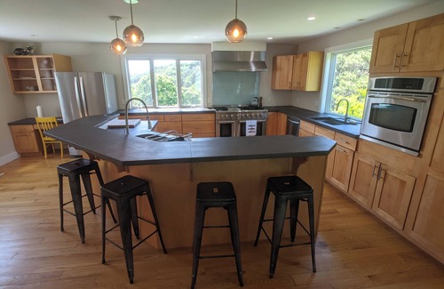Truro House | Knockout Modern, Sweeping Views, Beach Walk