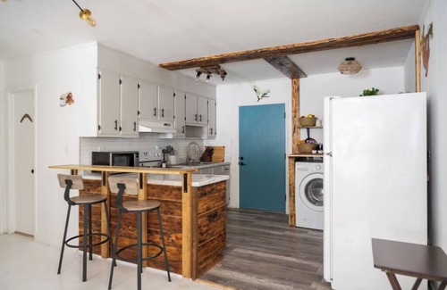 West Pensacola Apartment | Koala Café~FirePit~BBQ~Kid Ready