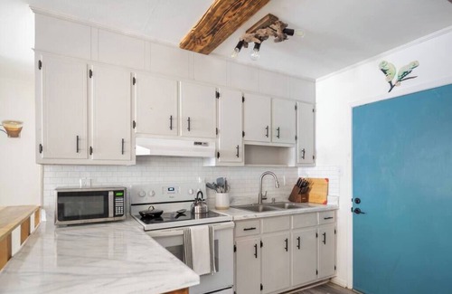 West Pensacola Apartment | Koala Café~FirePit~BBQ~Kid Ready
