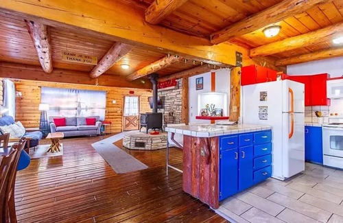 Ahwahnee Cabin | Koffiehuis - Fun for all Ages Near Yosemite
