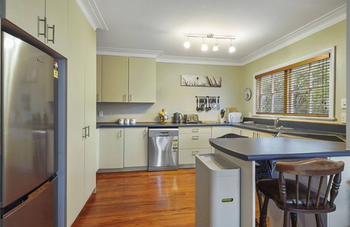 St. Heliers House | Kohi Family Home- Netflix & Gardens View