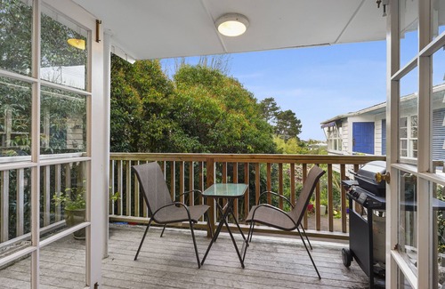 St. Heliers House | Kohi Family Home- Netflix & Gardens View
