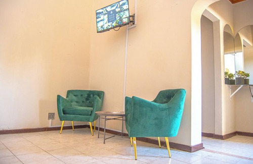 Welkom House | Kololo at 399 Guesthouse & Conference