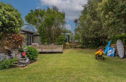 Whiritoa House | Kon Tiki Retreat - Whiritoa Beach Holiday Home