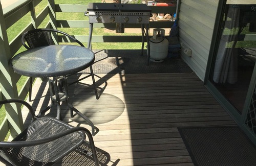Bearii Cabin | Kookaburra Cabin, 2 room, sleeps 6.
