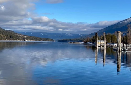 Proctor Cabin | Kootenay Lake Cottage on the Beach-Pet Friendly-Sleeps 4
