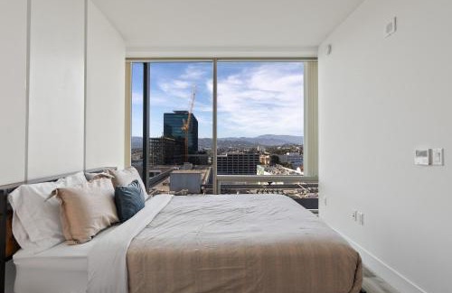 Carthay Circle Apartment | Koreatown Highrise Free Parking, Pool, Gym