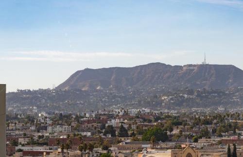 Carthay Circle Apartment | Koreatown Highrise Free Parking, Pool, Gym