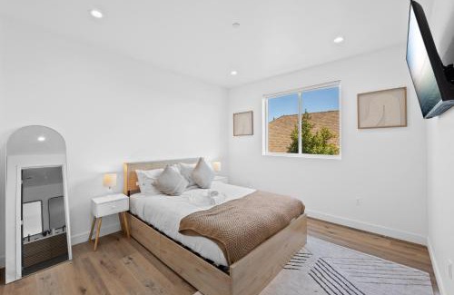 Pico-Union Apartment | Koreatowns Best Deluxe 2BR with Private Roof Deck