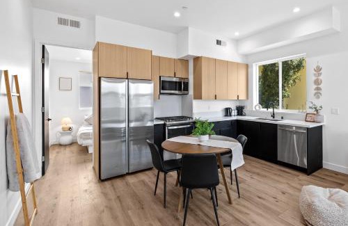 Pico-Union Apartment | Koreatowns Best Deluxe 2BR with Private Roof Deck
