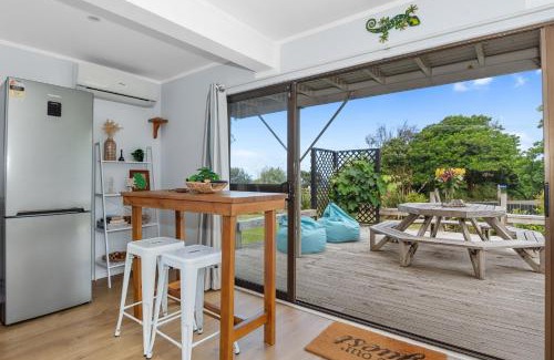Omapere House | Kotare Retreat - Omapere Holiday Home