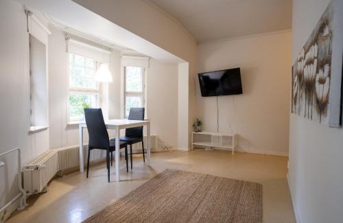 Turku Apartment | Kotimaailma Villa Hortus - Roomy Studio for 2