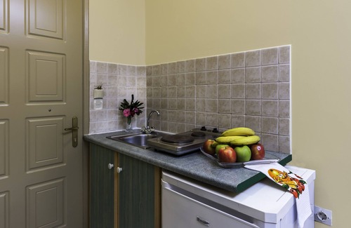 Amoudi Apartment | Kozanos II Studio with Pool, 150m from the beach