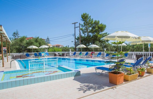 Amoudi Apartment | Kozanos II Studio with Pool, 150m from the beach