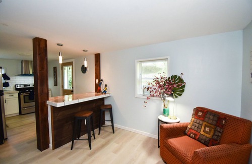 East Point House | Kozy 2 bedroom close to airport with relaxing outdoor space