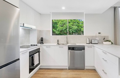 Camperdown Apartment | KozyGuru | Camperdown | Cozy 2-Bed Apt + Parking