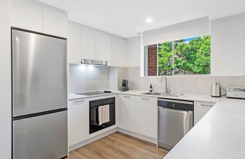 Camperdown Apartment | KozyGuru | Camperdown | Cozy 2-Bed Apt + Parking