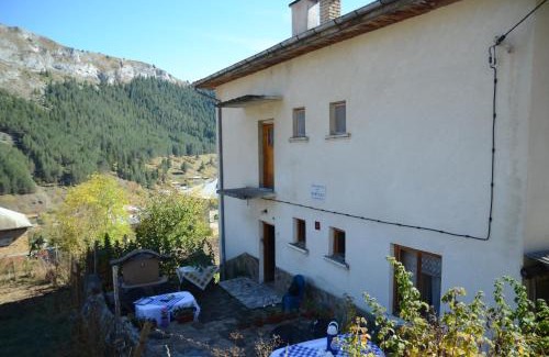 Trigrad House | Kristal Guest House