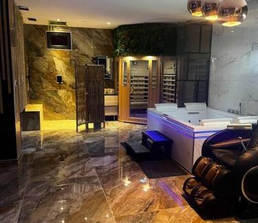 Saint-Antoine Apartment | Krystalisya Room Suite Spa Privatif Sauna Jacuzzi Siege Massant