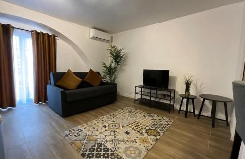 Quartier de la Porte-Saint-Denis Apartment | KS Paris studio appart near station Gare du Nord and gare de l Est