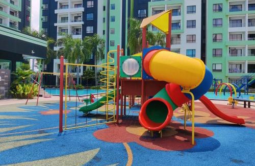 Kampung Kuala Pari Apartment | KT's Homestay- Corner Unit - Manhattan Ipoh Water Park- Station 18