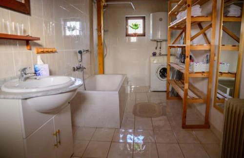 Selnica House | Kućica na brijegu