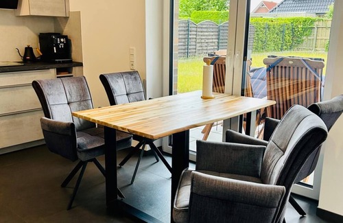 Bad Zwischenahn House | Kurblume - stylish ground floor apartment with idyllic garden in Bad Zwischenahn