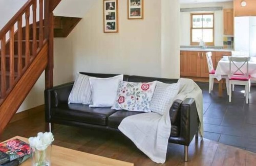 Blessington Cottage | KYLEBEG COTTAGE, family friendly in Lackan, County Wicklow