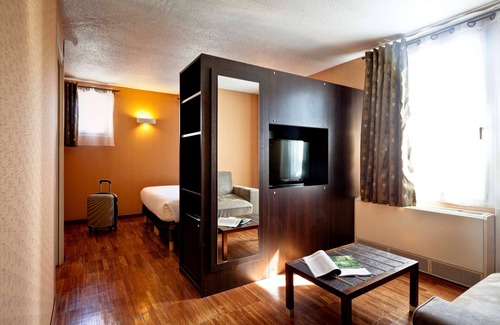 Saint-Genis-Laval Hotel | Kyriad Lyon Sud Saint Genis Laval