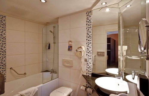 Saint-Genis-Laval Hotel | Kyriad Lyon Sud Saint Genis Laval