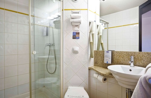 Saint-Genis-Laval Hotel | Kyriad Lyon Sud Saint Genis Laval