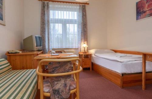 Konstantinovy Lazne Hotel | Lázeňský hotel Jirásek
