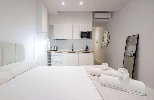 Sant Antoni House | Lôla Suites by Concept