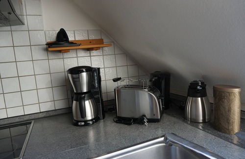 Reppenstedt Apartment | Lüneburg 0 meters? Welcome! Beautiful 95 sqm, 3 rooms, 1-6 pers., large bathroom, garden