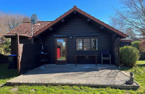 Neufeld House | Lüttje Koje Summary: