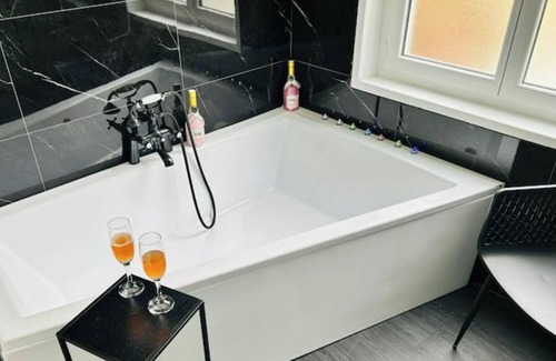 Illiers-Combray Apartment | « L'étreinte Dorée »