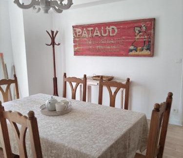 La Coquille House | L'étude, gîte à la Coquille (Dordogne) pour 6 personnes