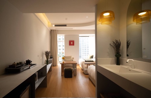 Hejiang Pavilion Apartment | L&A 觀亭 08 Cozy apartment in Chengdu. Next to the famous city scenic point.