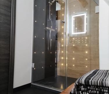 Champagnole Apartment | L'ACIÉRIE Logis de luxe avec Jacuzzi