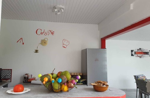 Le Robert House | L'ALPINIA, house with garden, peaceful and quiet. beach, airport 15mn away