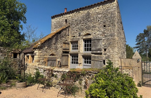 Chapaize Apartment | L'Atelier de la Tour Chapaize! Breathtaking view of the church