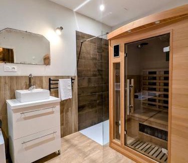 Riorges Apartment | l'Atelier, sauna & spa