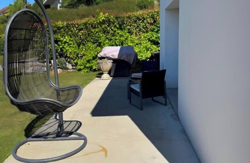 Bilieu House | L'EMERAUDE suite lake view/swimming pool/beach 10 min walk away