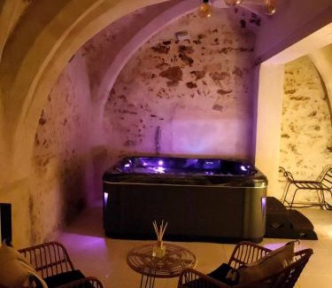Orgon Apartment | L'envoûtement Provençal, jacuzzi privatif et SPA