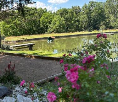 Manzat House | L'etang calme