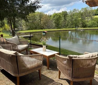 Manzat House | L'etang calme