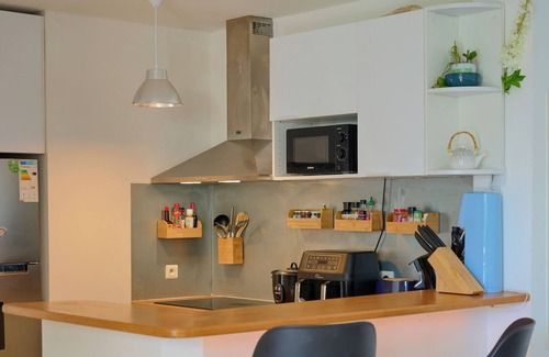 Saint-Denis Apartment | L'horizon bleu : Sea view, air-conditioning, swimming pool, near airport and hospital for 4 people