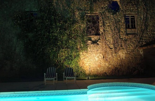 Leran House | L’Impasse du Temple - Superb Holiday 1 BR, beautiful gardens, salt water pool